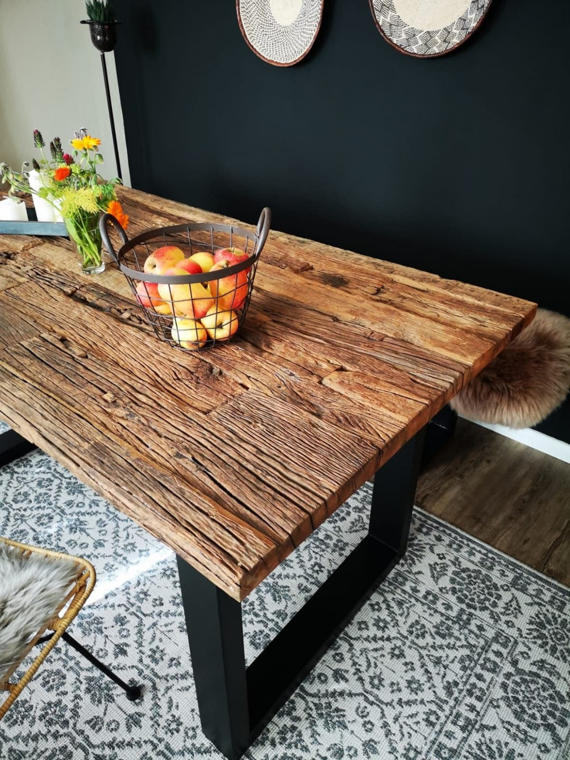 ᐅ Massiver Esstisch aus Altholz mit Eisengestell  1 Größen